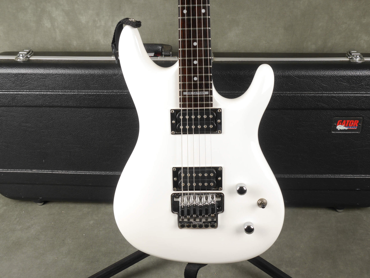 Ibanez JS100 Joe Satriana Electric Guitar - White w/Hard Case