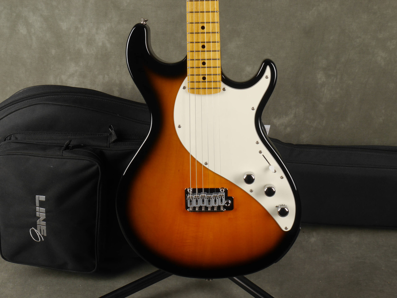 ＜ジャンク＞line6 variax 600 Line 6 Variax 600 - Sunburst w/Gig Bag - 2nd Hand