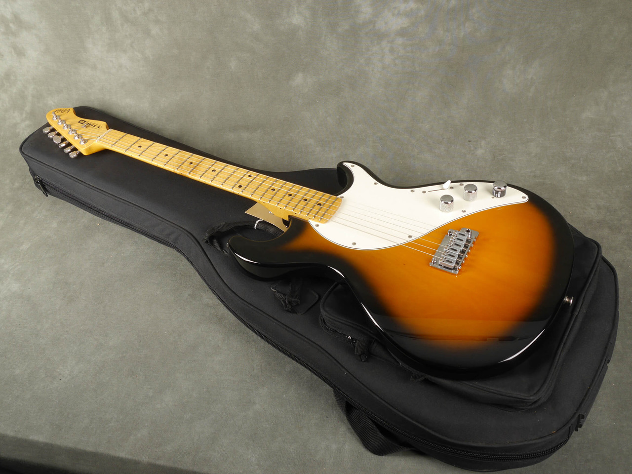 Line 6 Variax 600 - Sunburst w/Gig Bag - 2nd Hand