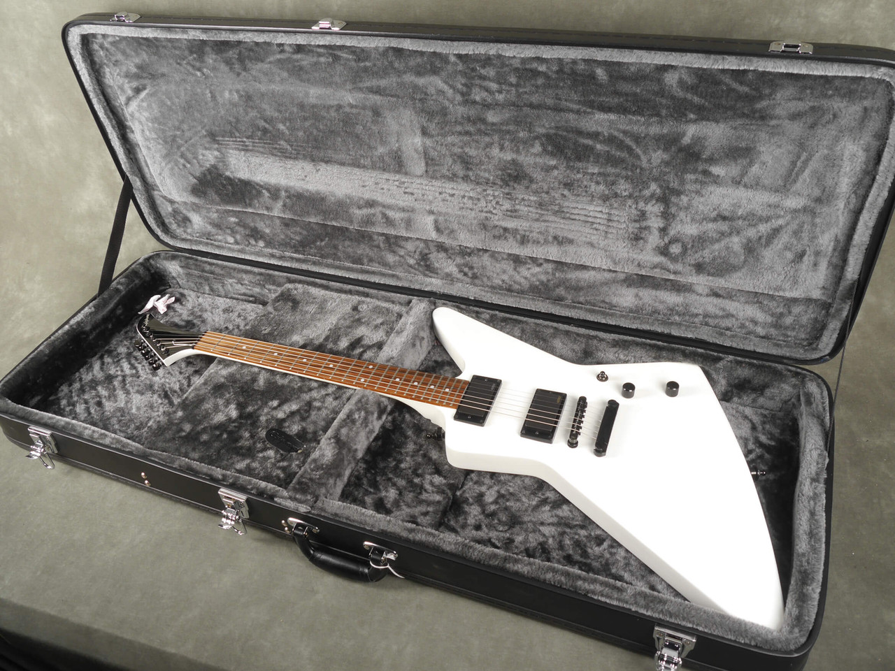 epiphone 1984 Explorer EX ホワイト エクスプローラー Epiphone 1984 Explorer EX - Alpine White | Sweetwater