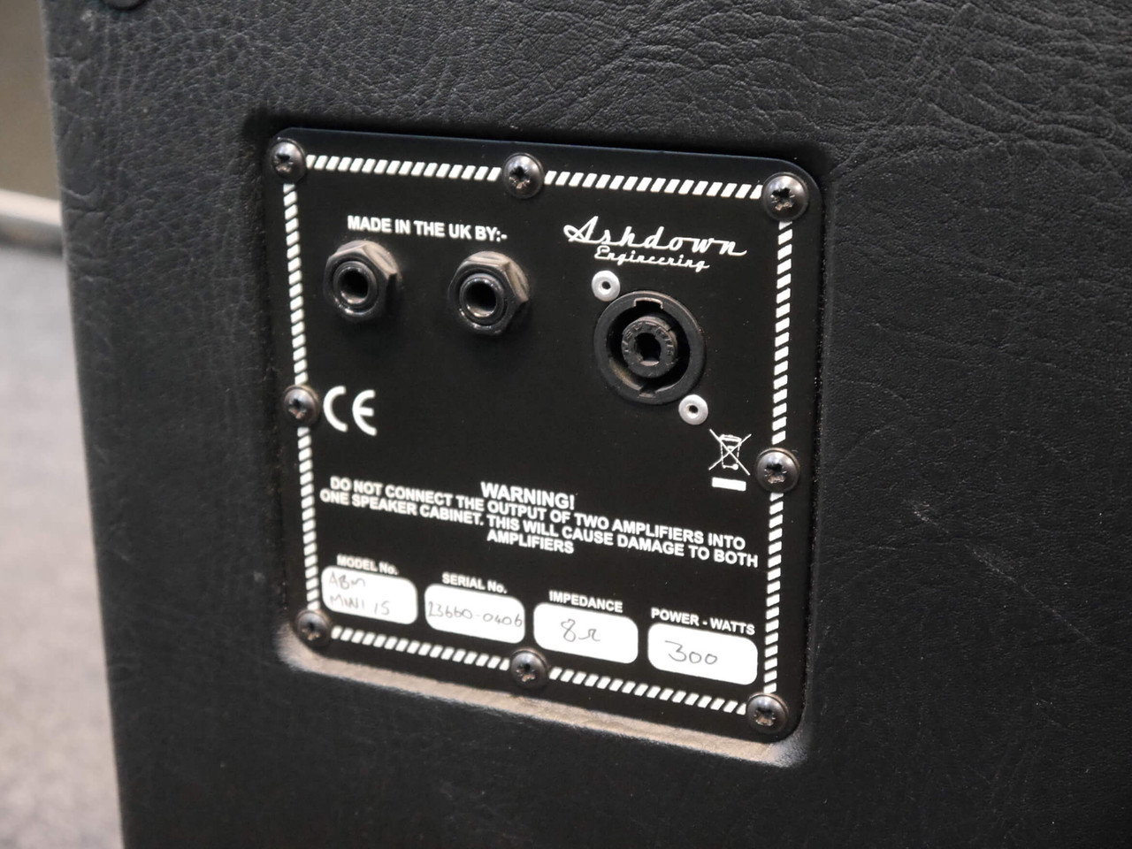 Ashdown Mini 15 ベースキャビネット Ashdown 300W ABM MINI 15 Bass Cabinet - 2nd Hand