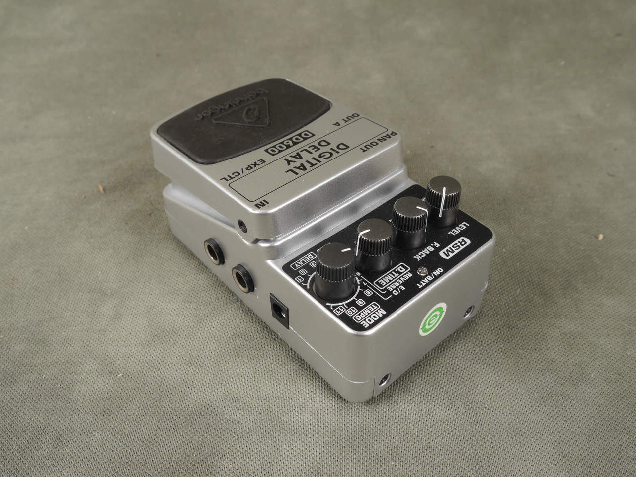 Behringer DD600 デジタルディレイ Behringer DD600 Digital Delay Pedal Reviews | Sweetwater