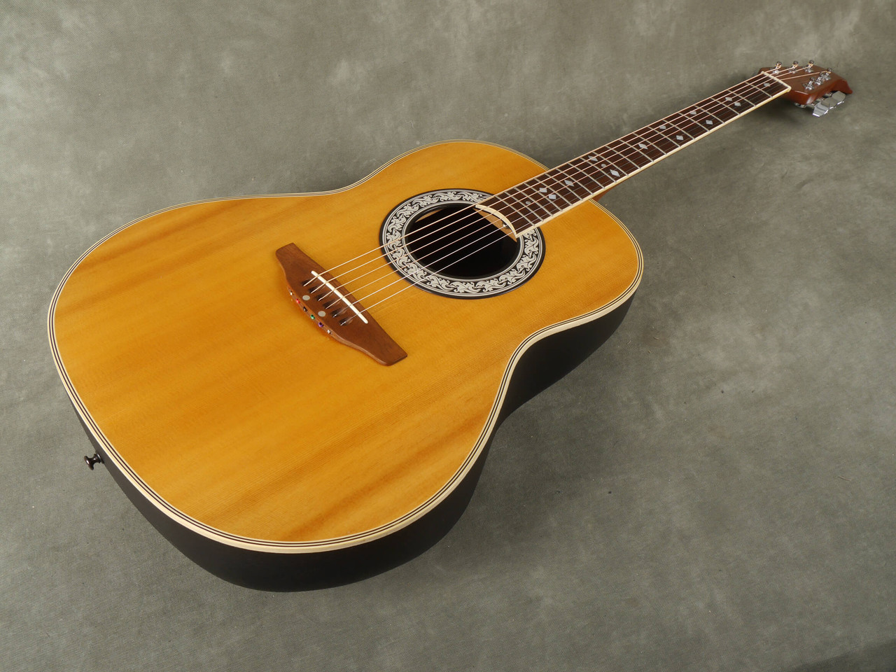 Ovation Celebrity CC67 Electro Acoustic - Natural w/Hard Case - 2nd Hand