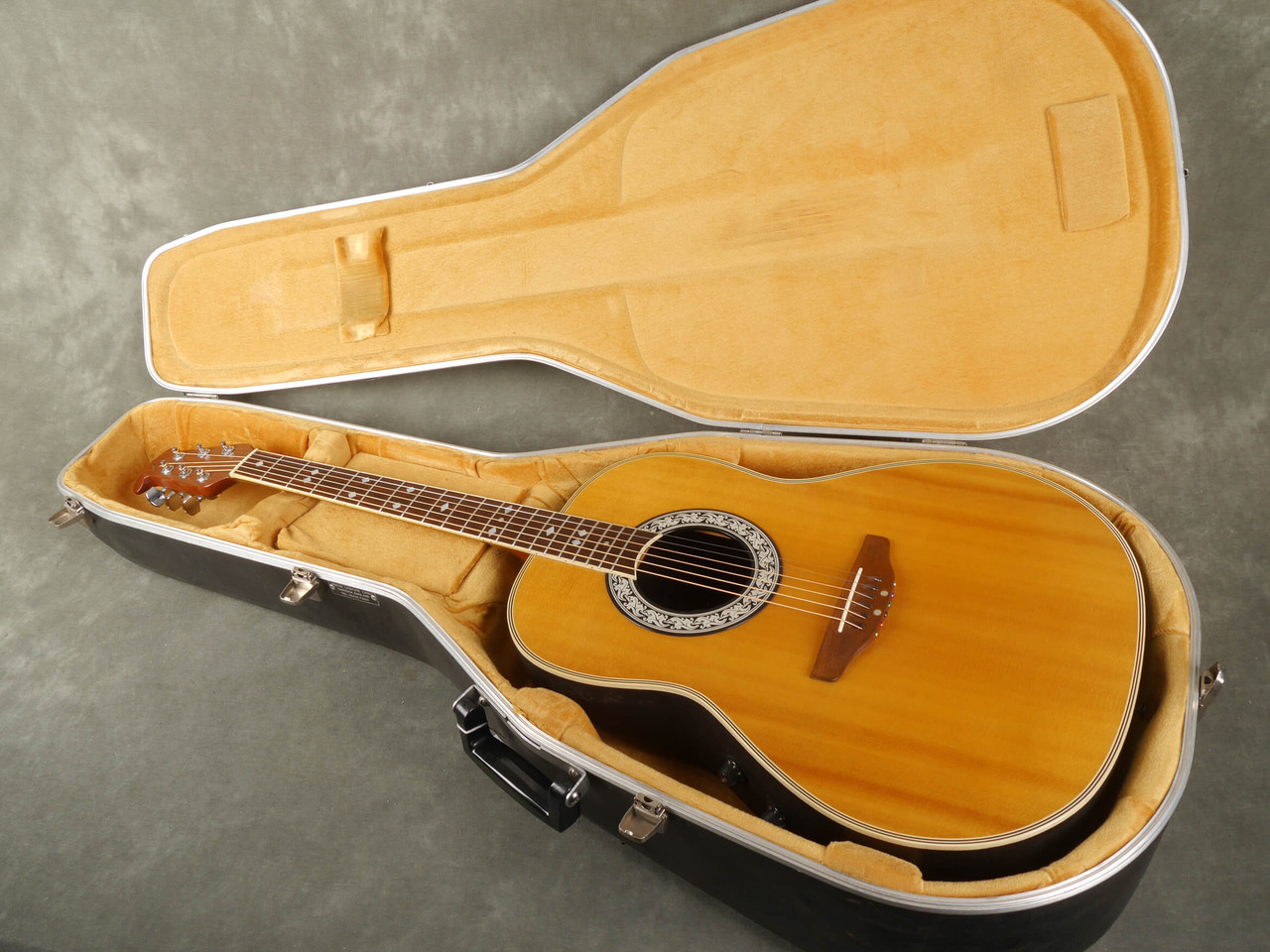 Ovation Celebrity CC67 Electro Acoustic - Natural w/Hard Case 