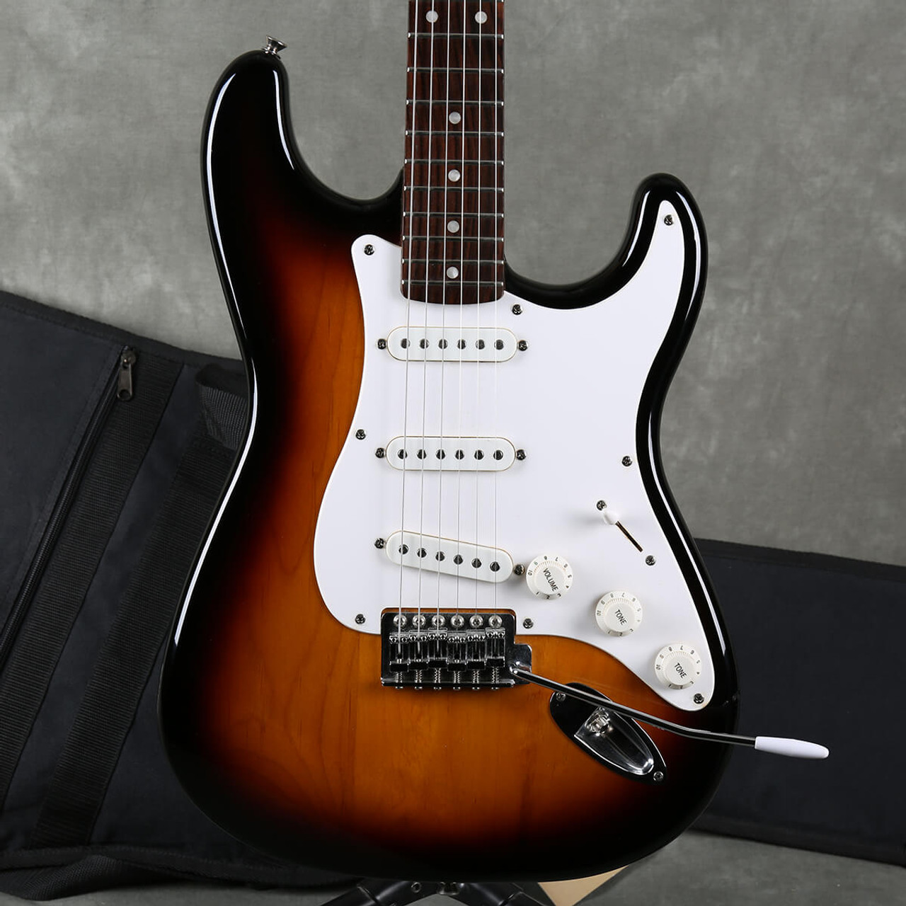 【直販安い】20th Anniversary Squier by Fender スクワイヤ by フェンダー STRAT エレキギター ブルー色　現状品 フェンダー