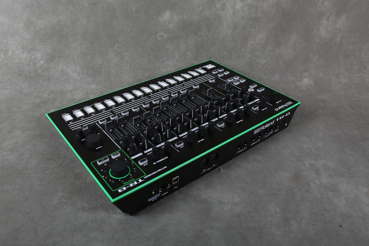 Roland TR-8S & DECKSAVER Roland Decksaver TR-8S Synthesizers Dust