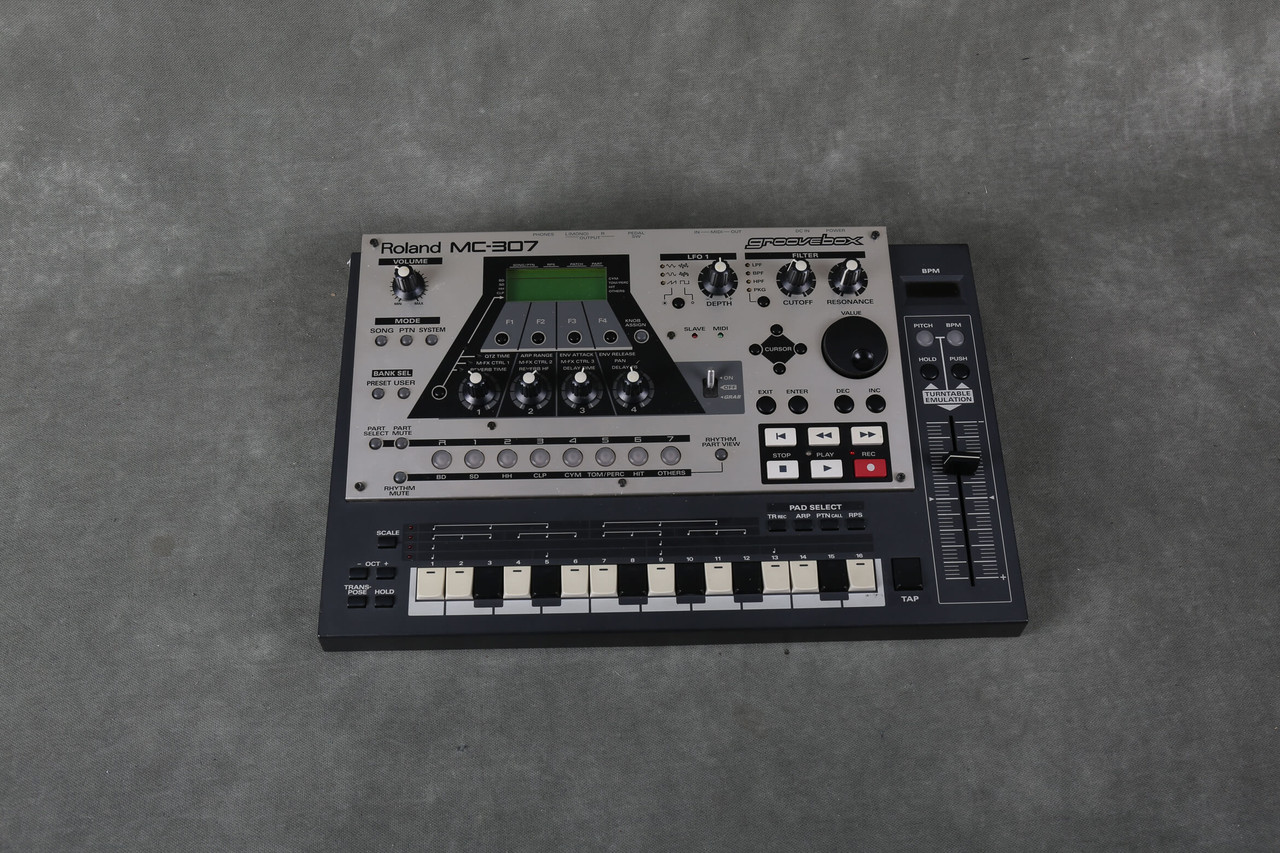 Roland MC-307 Groovebox & PSU w/Gig Bag - 2nd Hand