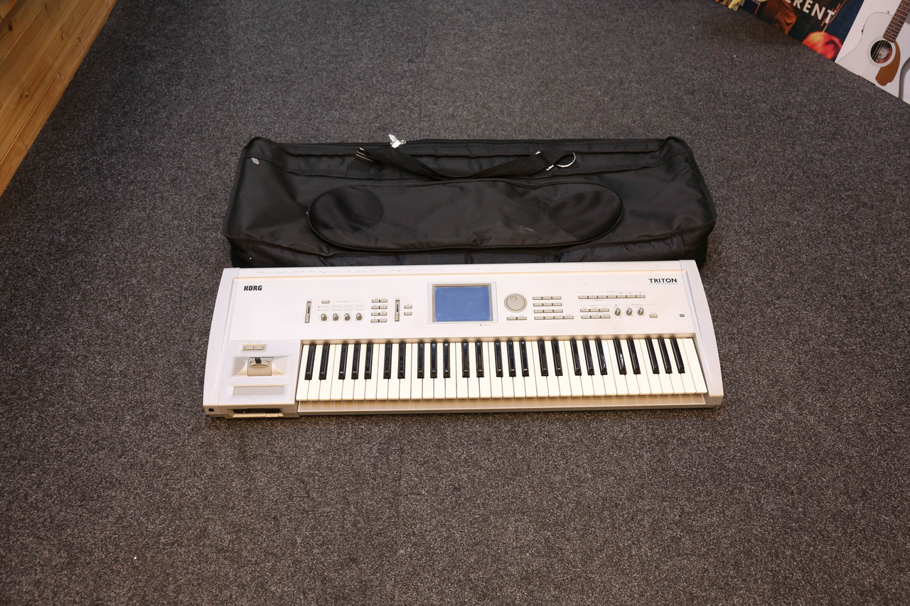 Korg Triton Classic 61 2nd Hand | Rich Tone Music