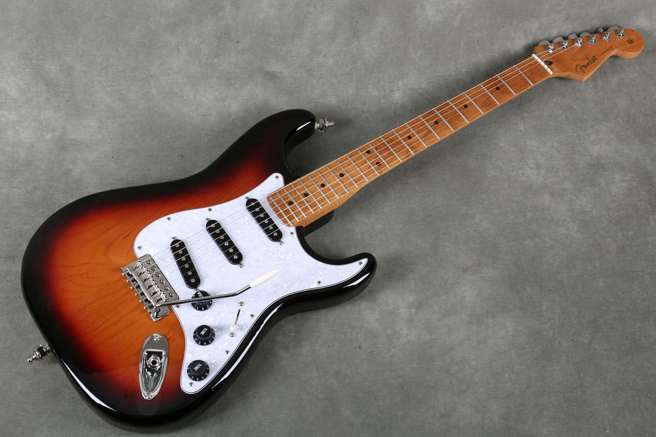 Fender Mexican Standard Stratocaster Roasted Maple Neck Sunburst