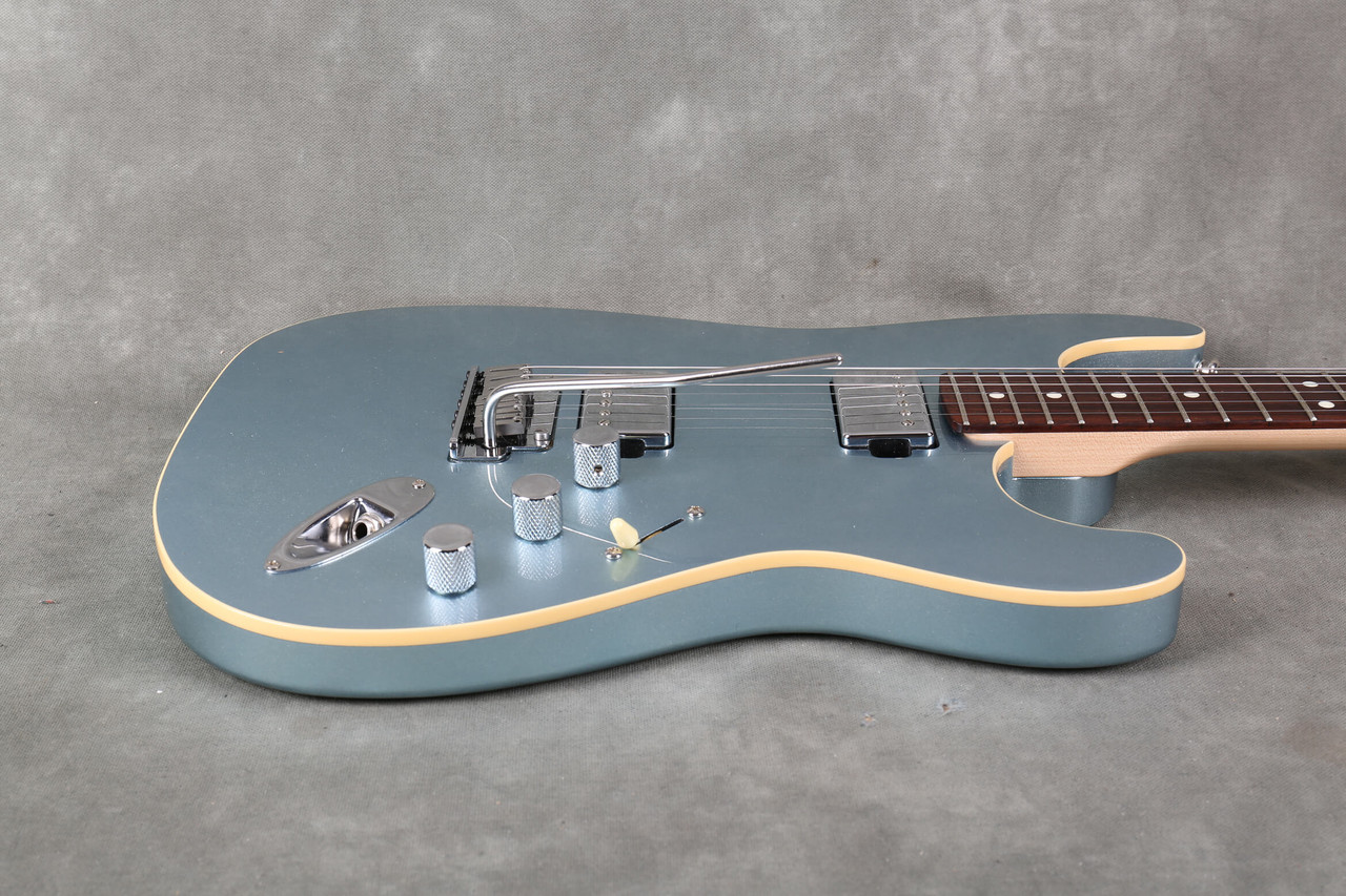 極美品　Fender MIJ Modern ST HH フェンダー　ストラト Fender MIJ Modern HH Stratocaster Mystic Ice Blue 2nd Hand | Rich
