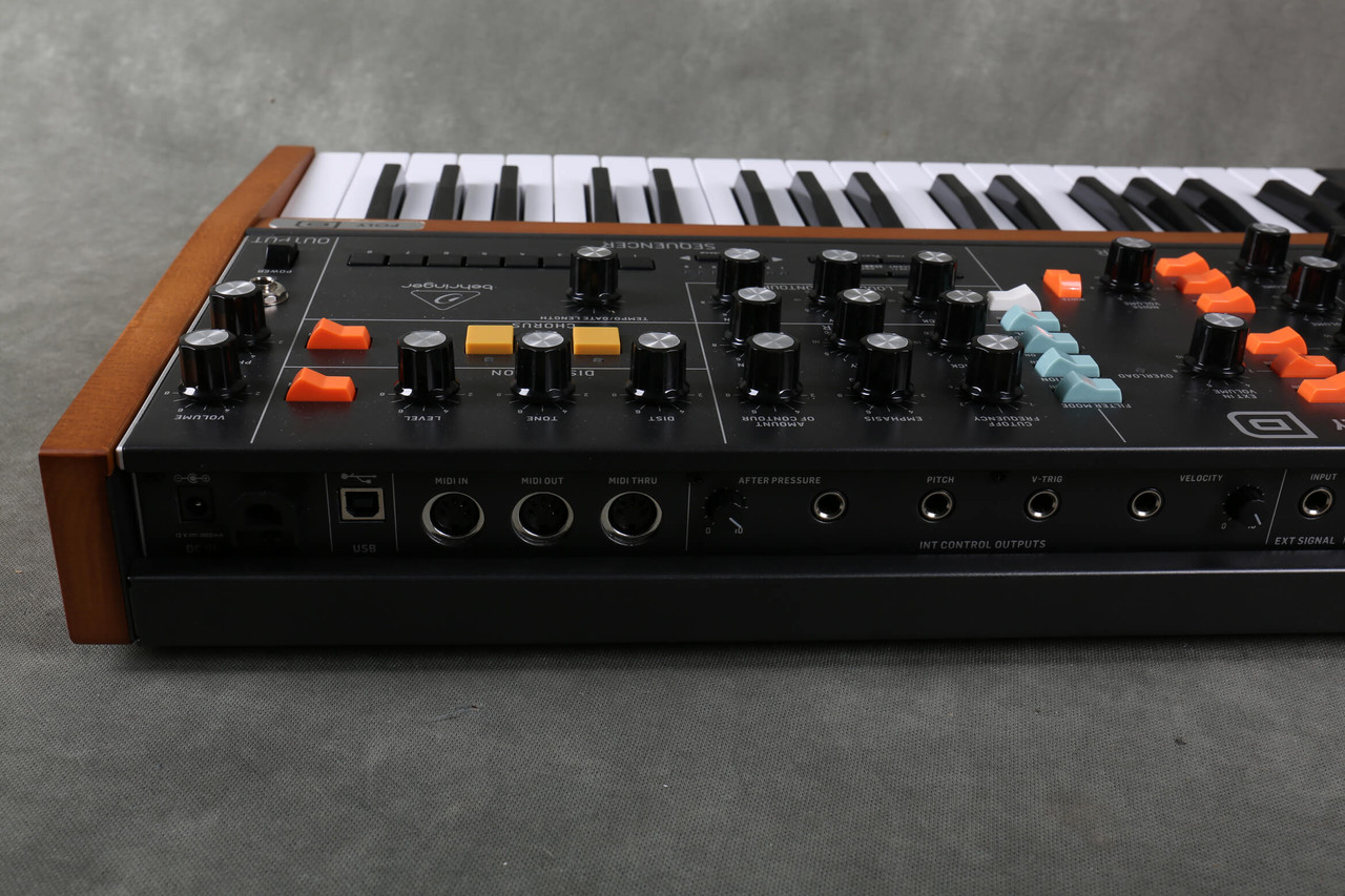 美品 Behringer Poly D シンセサイザー Behringer Poly D Synthesizer 2nd Hand | Rich Tone Music