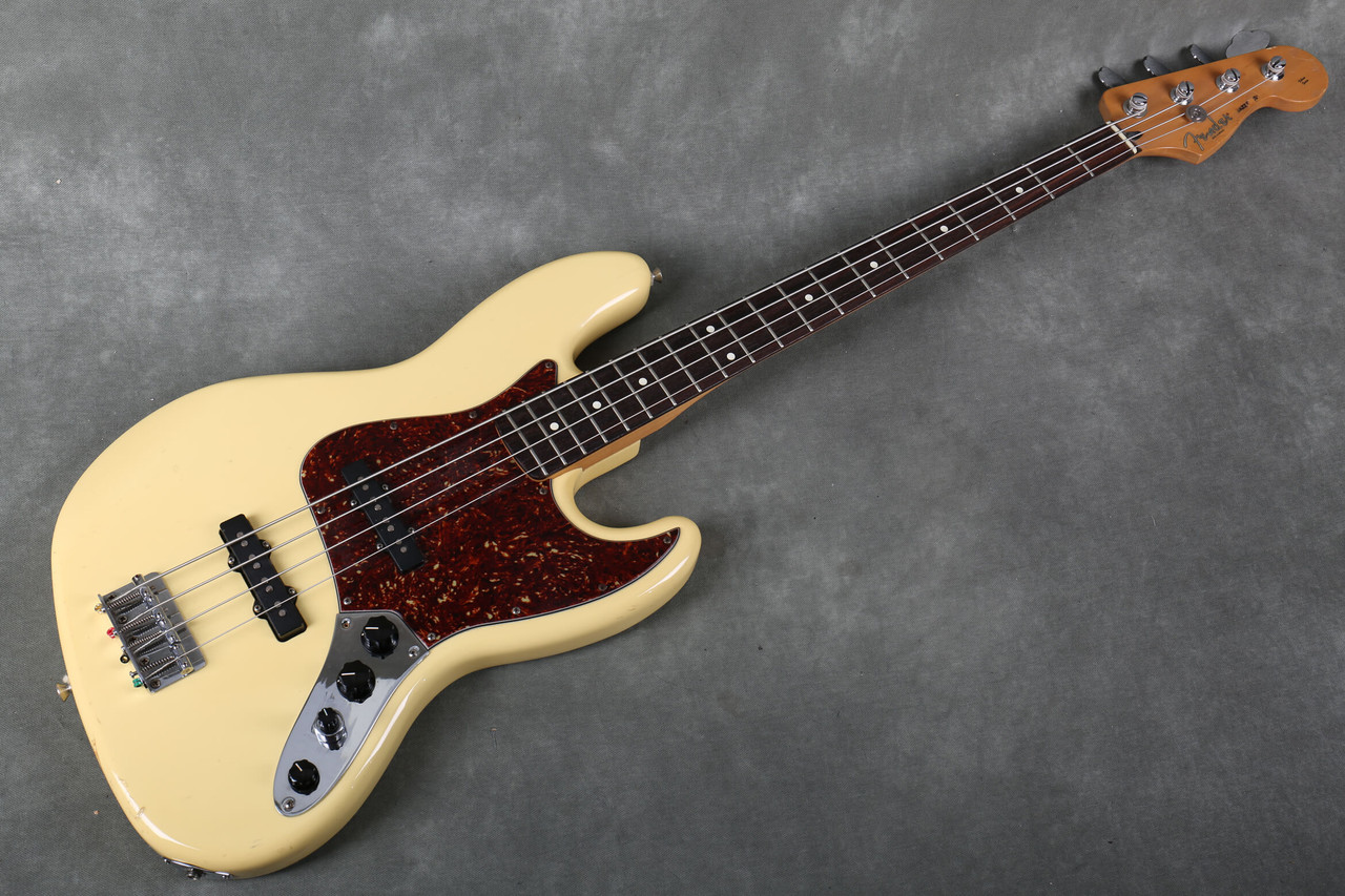 Fender Active Deluxe Jazz Bass Vintage White 2nd Hand | Rich
