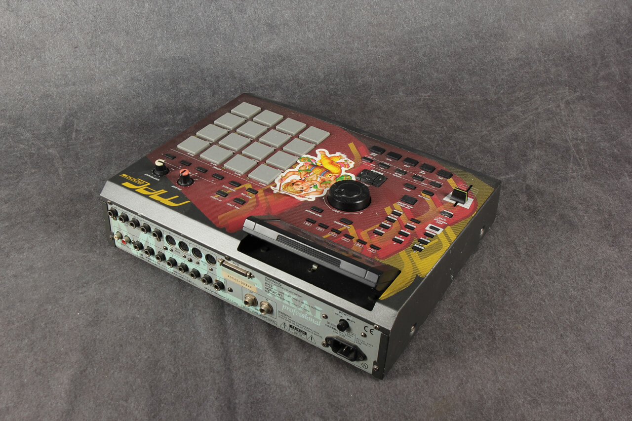 【完品】AKAI MPC2000xl 限定カラー Akai MPC2000XL Limited Edition Output Mod 2nd Hand | Rich Tone Music
