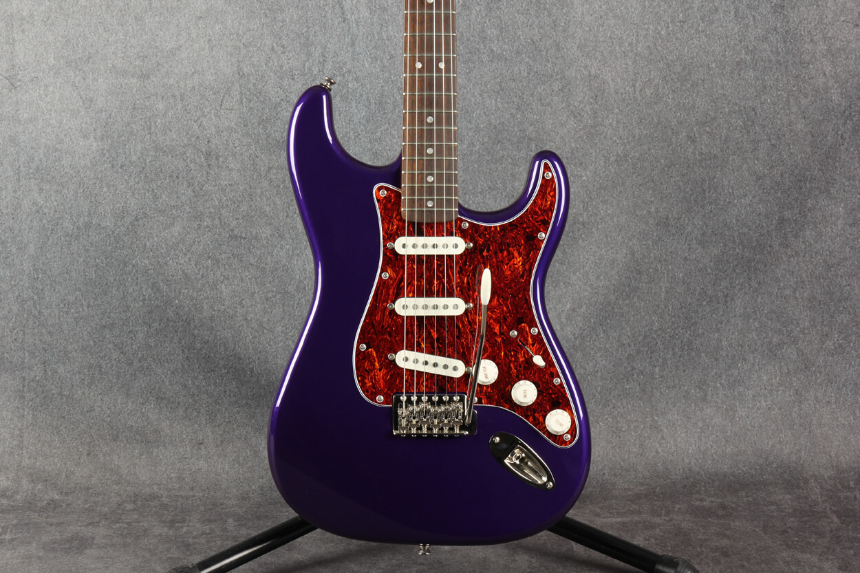 ギター Squier by Fender. Stratocaster purple Squier FSR Classic Vibe 60s Stratocaster Purple Metallic 2nd Hand