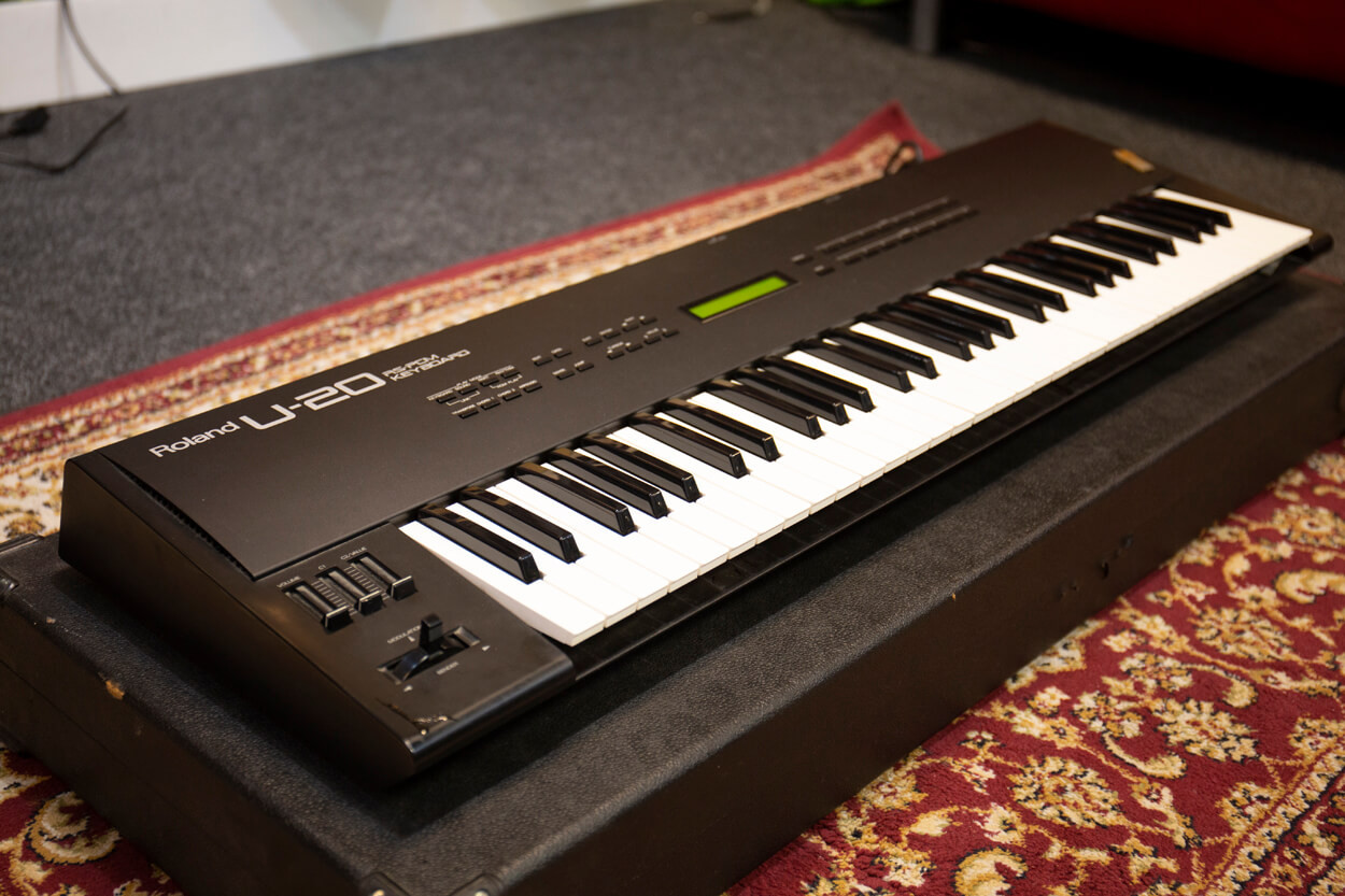 Roland U-20 RS-PCM keyboard シンセサイザー 90年代の音！黒ボンド