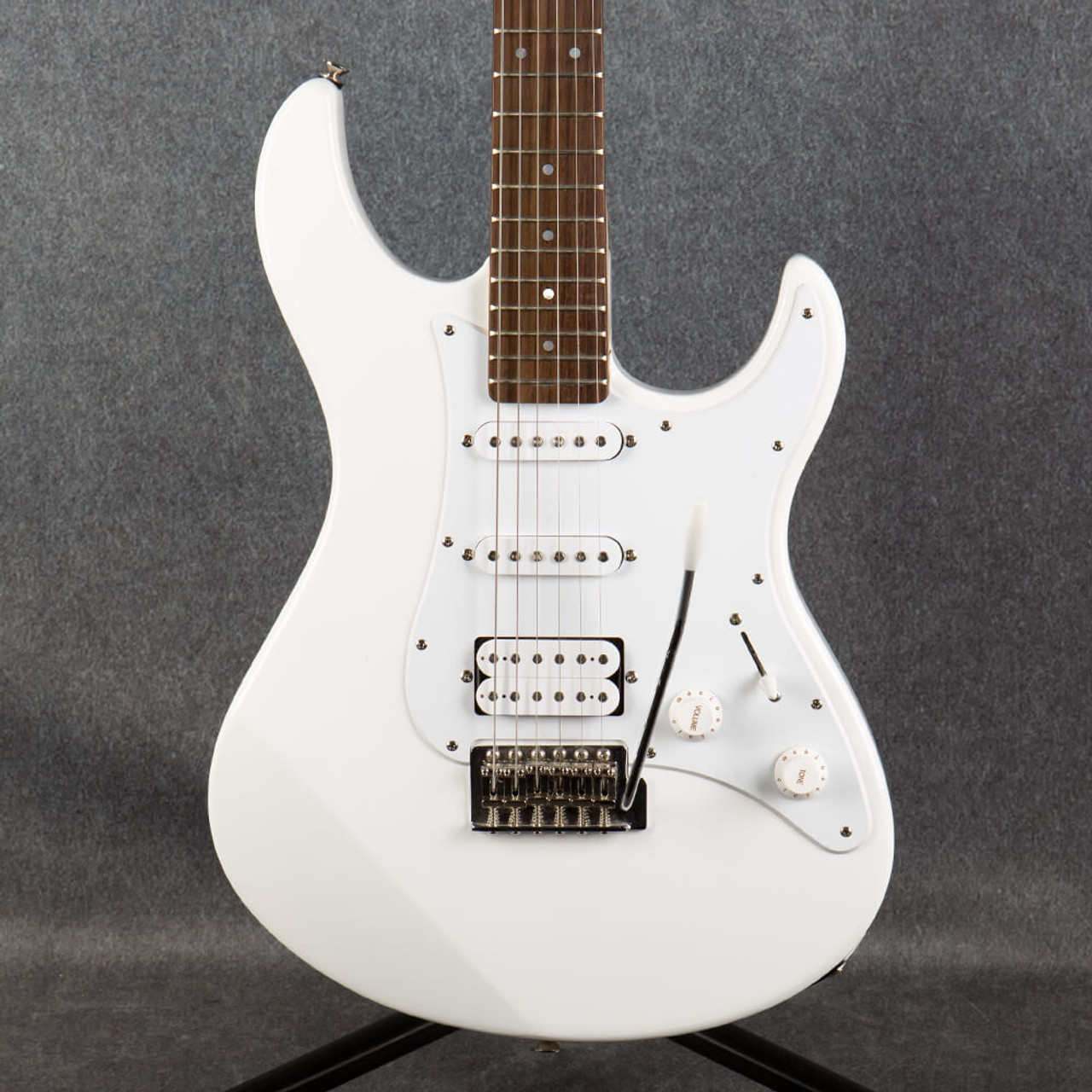 Yamaha Pacifica 012 Vintage White 2nd Hand | Rich Tone Music