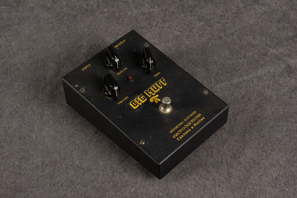electro harmonix Russian Big Muff π 黒 Electro-Harmonix Big Muff Pi Black Russian - YouTube