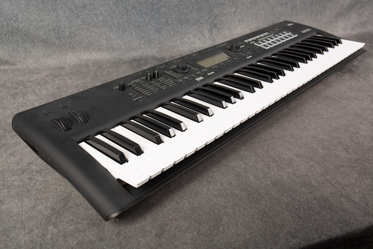 Korg Kross 61-Key Synthesizer Workstation 2nd Hand | Rich Tone Music