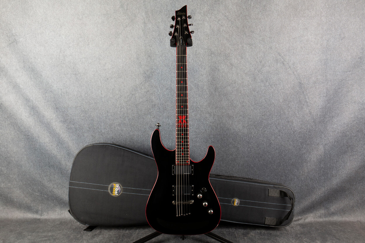 日本未発売 SCHECTER C-1 SHE DEVIL ブラック&レッド Schecter C1 She Devil Black (Pre-Owned) | guitarguitar