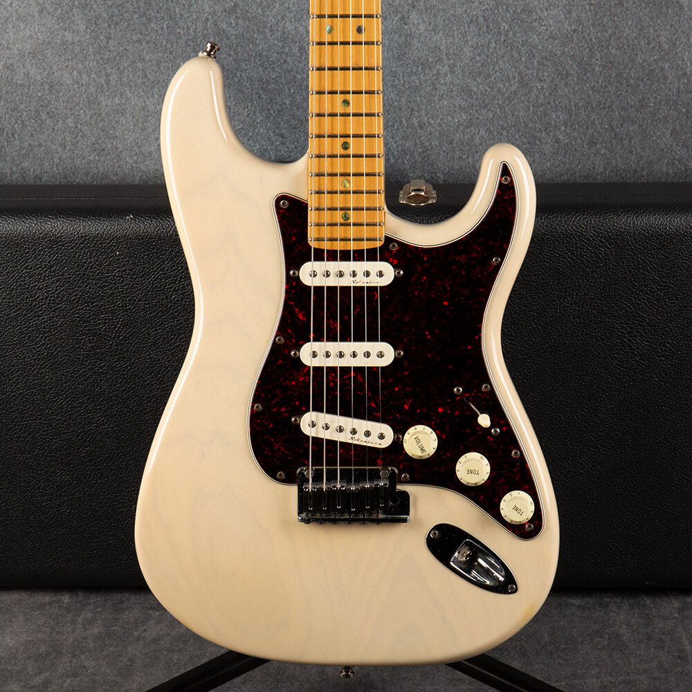 Fender 2008 American Deluxe Stratocaster White Blonde 2nd Hand
