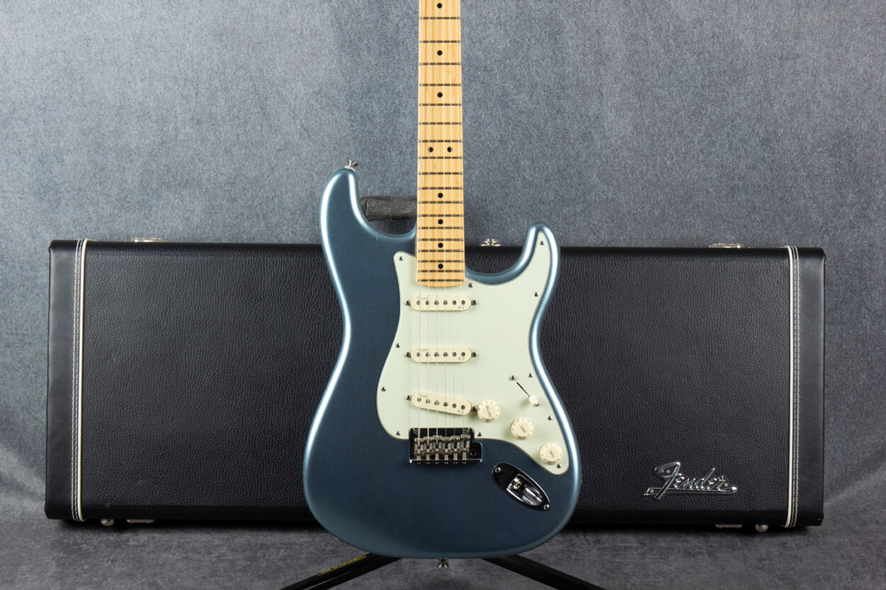 Fender American Deluxe Stratocaster Mystic Blue 2nd Hand | Rich