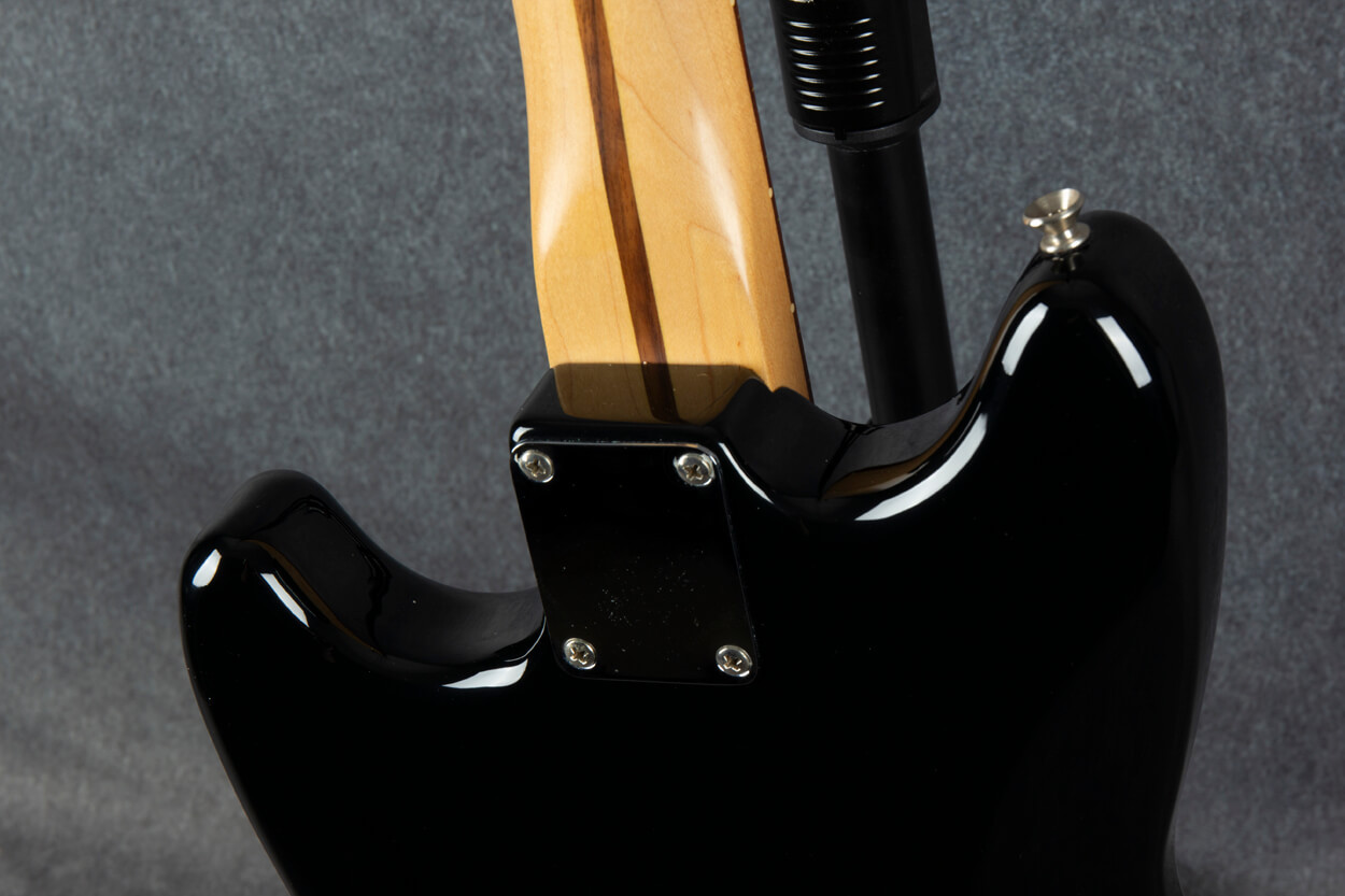 Fender Cyclone HH Made in Mexico Black 2nd Hand | Rich Tone Music