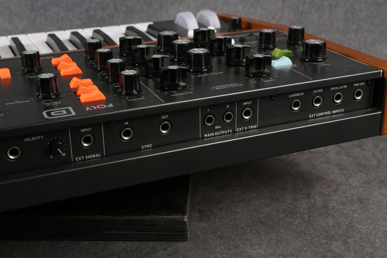 Behringer Poly D Analogue 4-Voice Polyphonic Synthesizer 2nd Hand