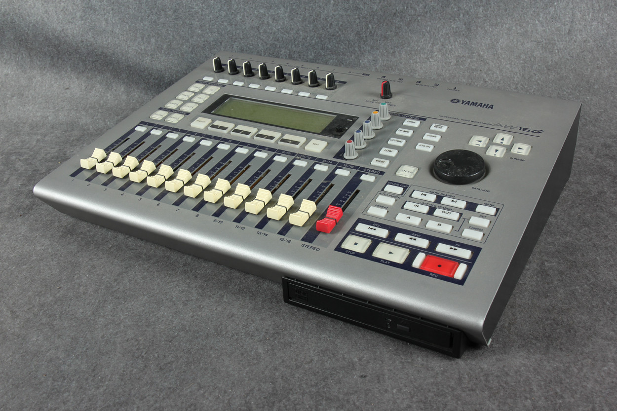 Yamaha AW16G 16-Track Digital Audio Workstation 2nd Hand | Rich