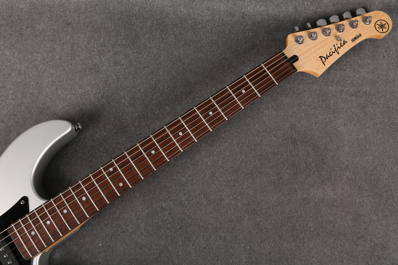 Yamaha Pacifica 112X Silver 2nd Hand | Rich Tone Music