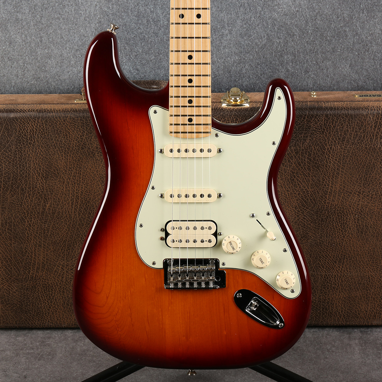Fender Deluxe Stratocaster HSS Tobacco Sunburst 2nd Hand