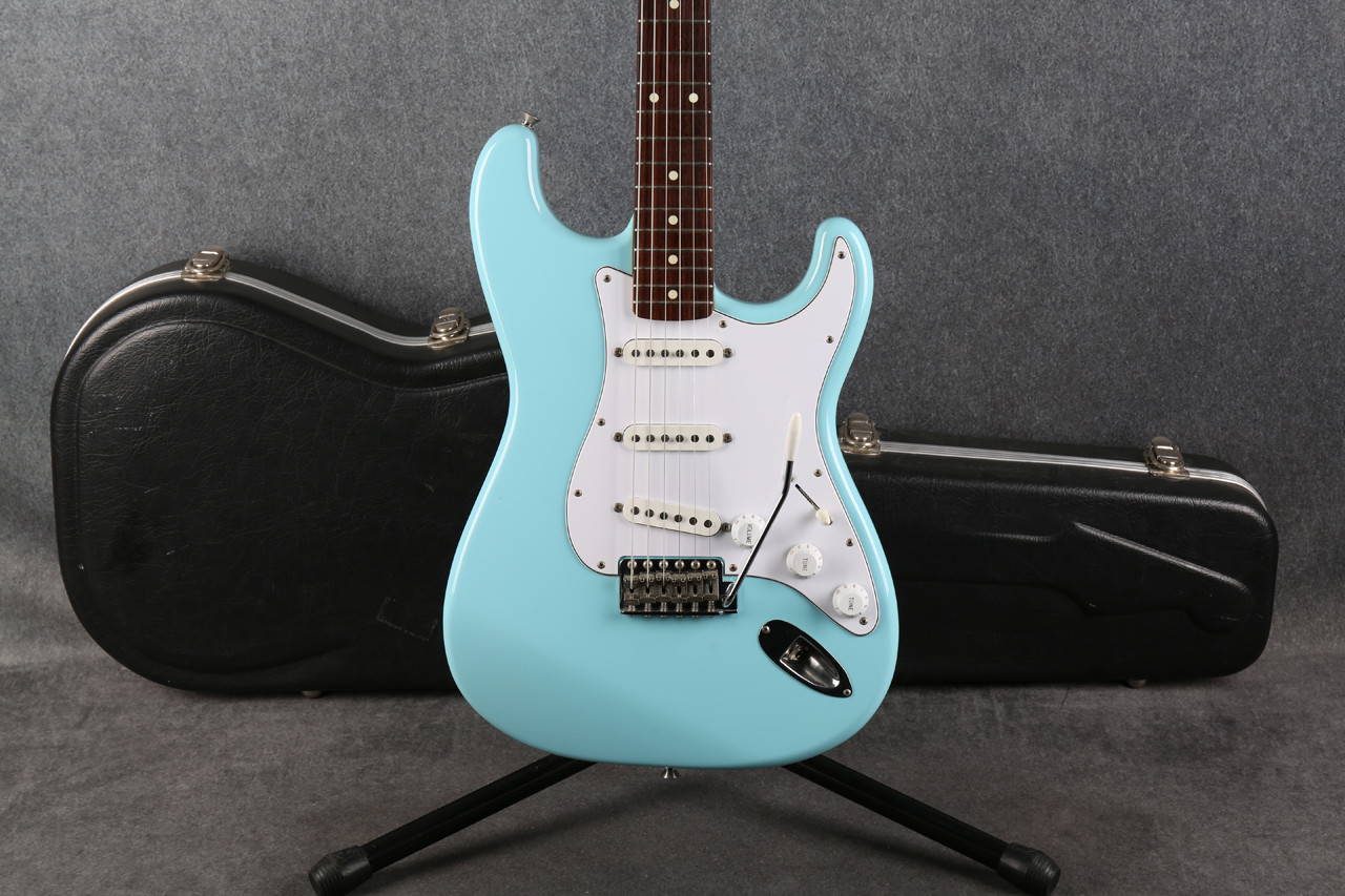 ギター Fender JAPAN Stratocaster Fender Crafted in Japan ST-62 Stratocaster Daphne Blue 2nd Hand