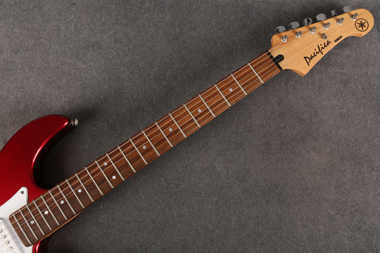 Yamaha Pacifica 012 Red Metallic 2nd Hand | Rich Tone Music