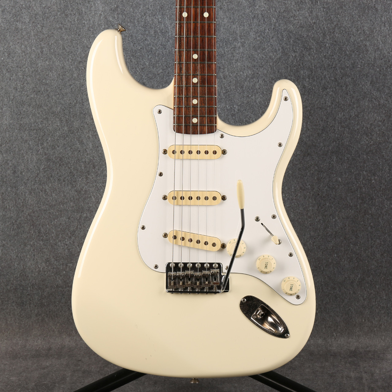 ギター Squire Japan Stratocaster Squier 1984-86 E Series Stratocaster Made in Japan Arctic White