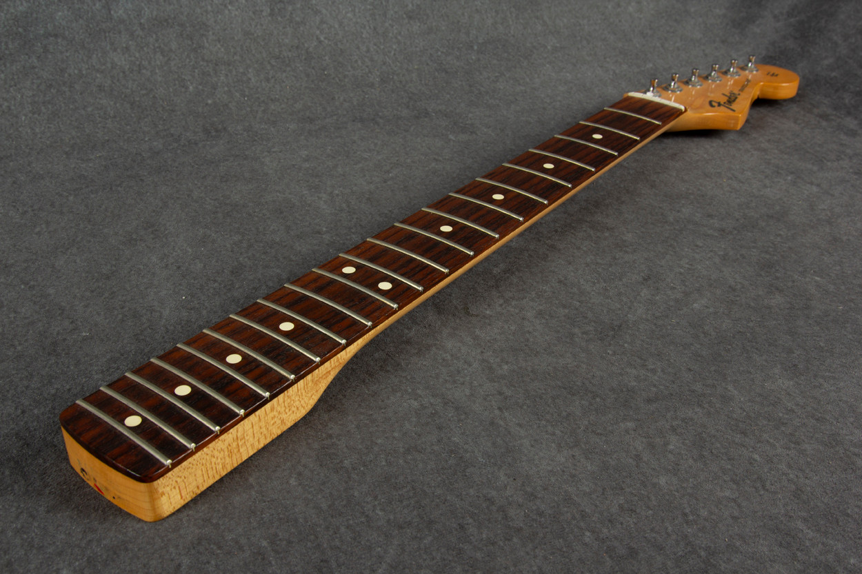 Stratocaster Fender ローズネック MEXICO Stratocaster Fender standard Red Apple Candy Mexico 2015 - ギター