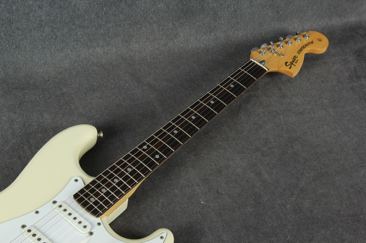 Squier Stratocaster SQシリアル MADE IN JAPAN Squier SQ Series Stratocaster Made in Japan Vintage White 2nd Hand