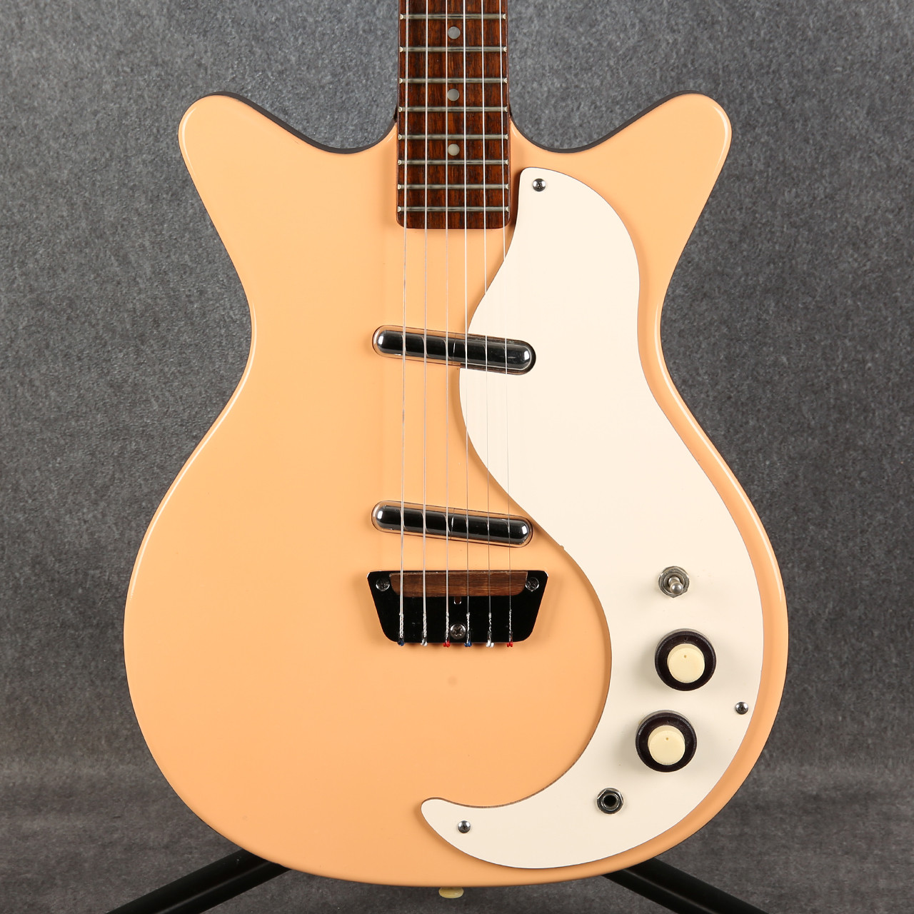 Danelectro DC-59 Salmon Pink 2nd Hand | Rich Tone Music