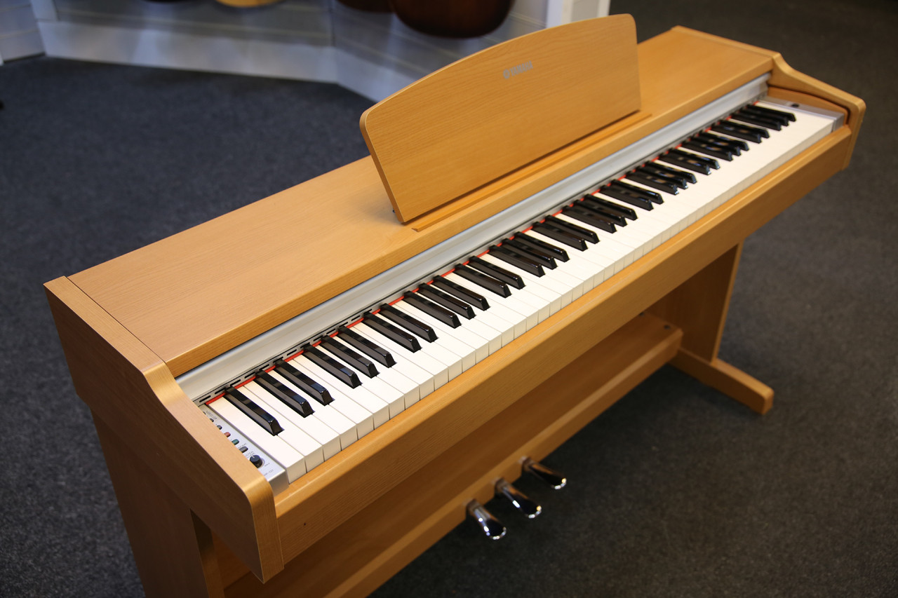 Yamaha YDP-131C Cherry Wood 2nd Hand | Rich Tone Music