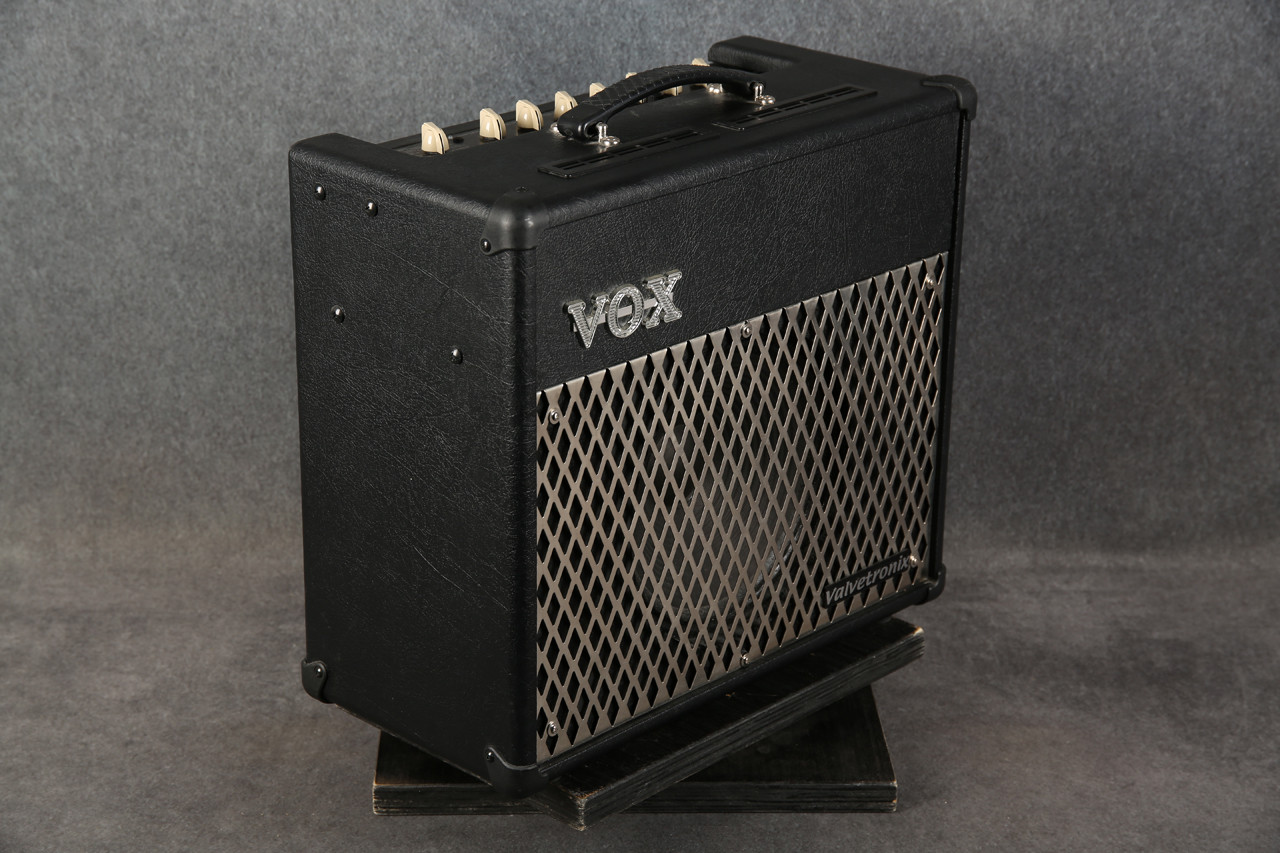 Vt30 Vip Kit Vox Valvetronix VT30 Combo Amplifier 2nd Hand | Rich Tone Music