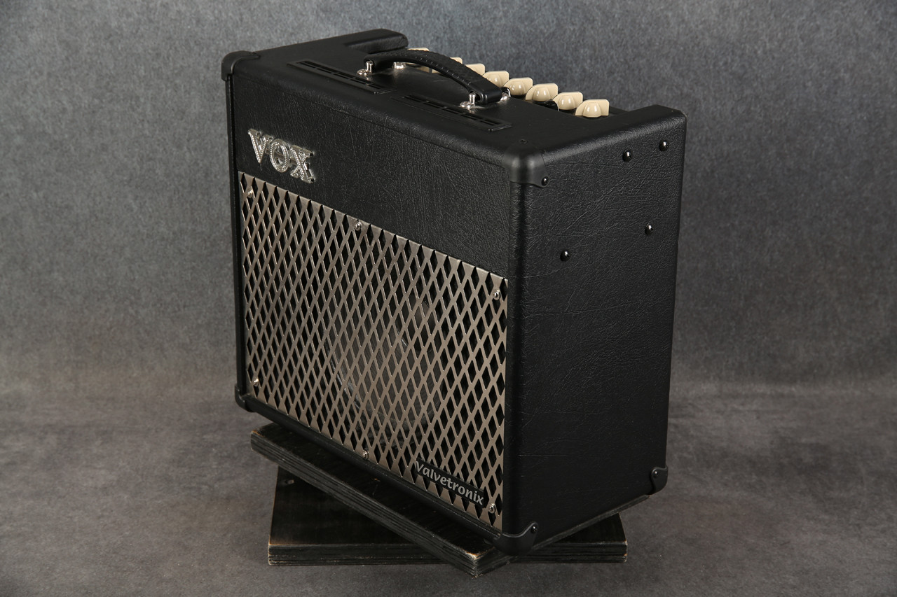 Vt30 Vip Kit Vox Valvetronix VT30 Combo Amplifier 2nd Hand | Rich Tone Music