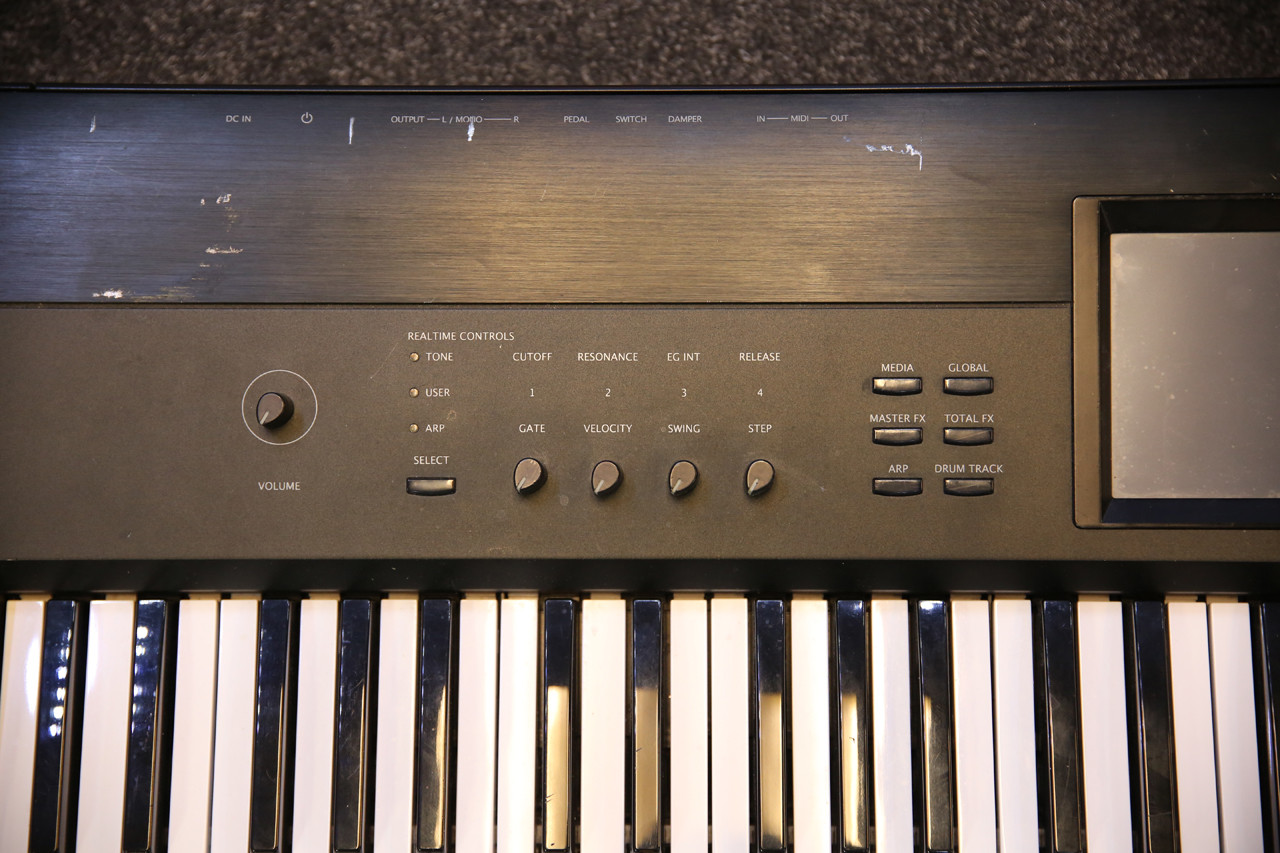 Korg Krome 73-Key Music Workstation Keyboard 2nd Hand | Rich Tone