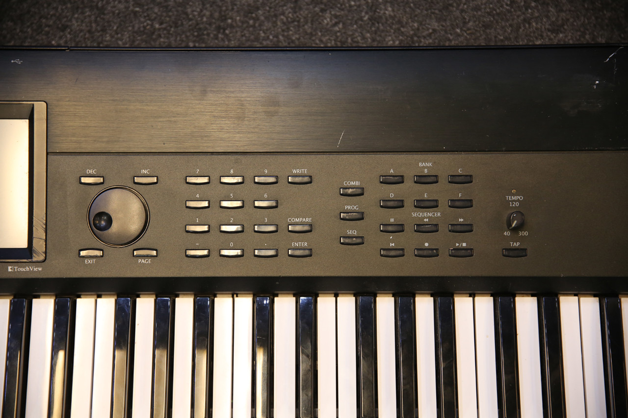 Korg Krome 73-Key Music Workstation Keyboard 2nd Hand | Rich Tone
