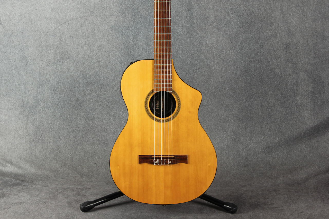 Line 6 Variax 300 Nylon Acoustic 2nd Hand | Rich Tone Music