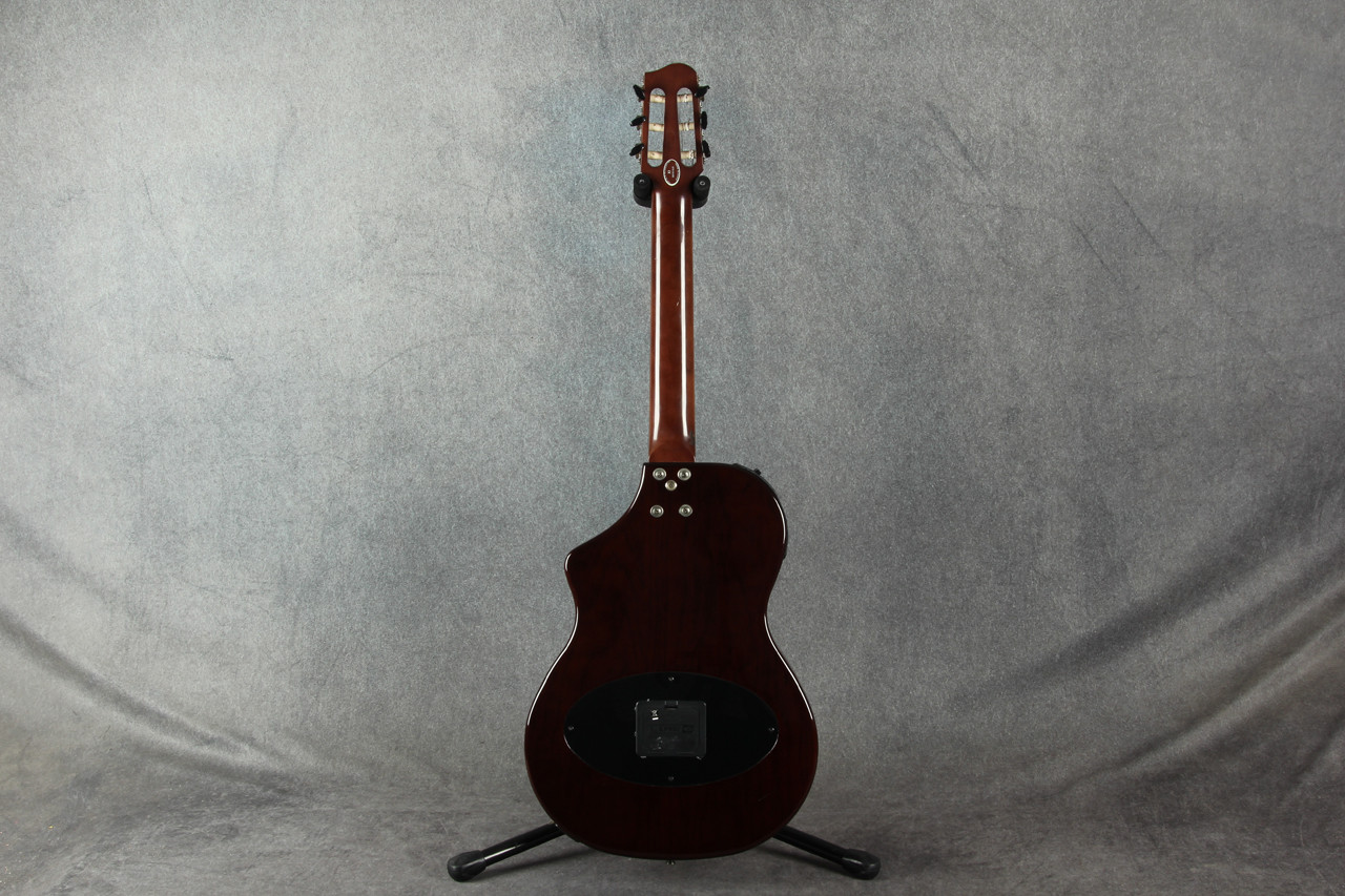 Line 6 Variax 300 Nylon Acoustic 2nd Hand | Rich Tone Music