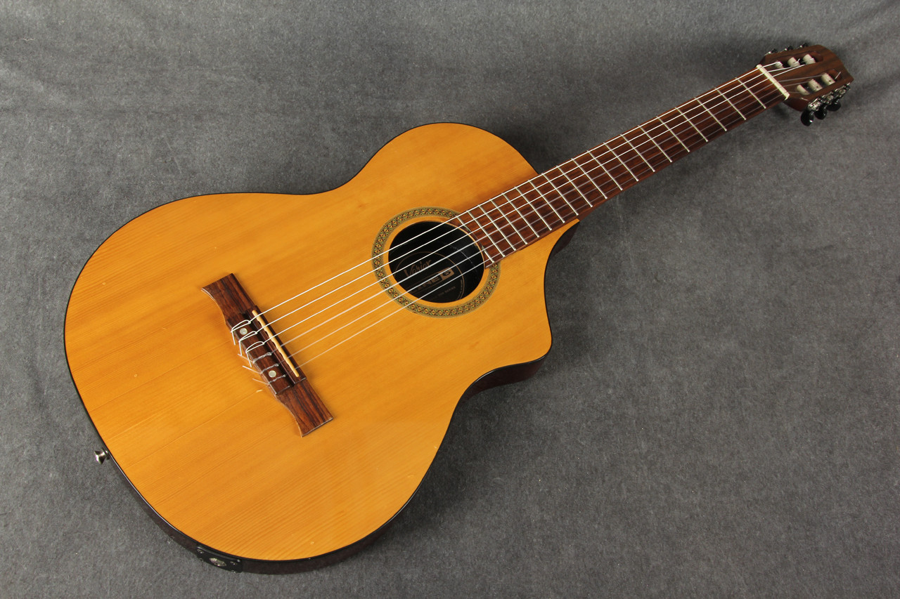 Line 6 Variax 300 Nylon Acoustic 2nd Hand | Rich Tone Music