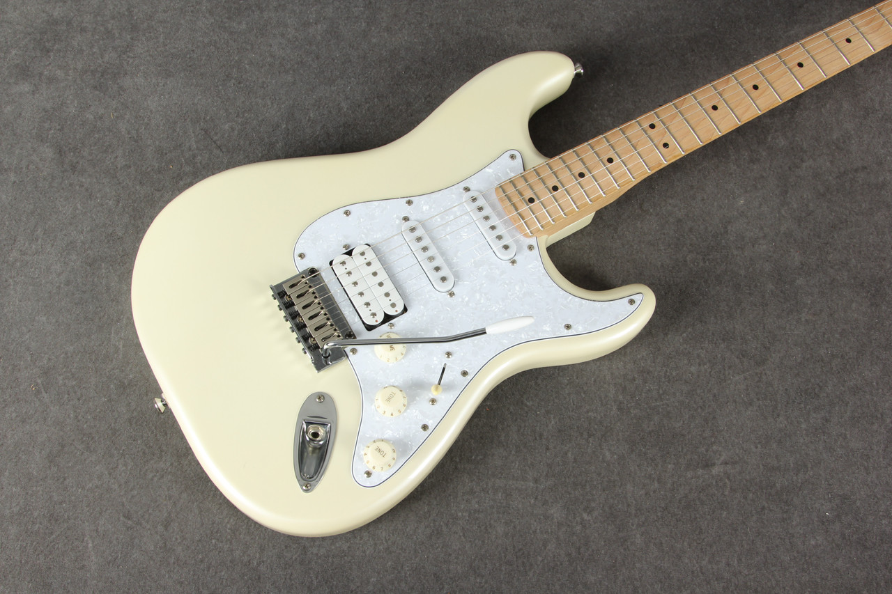 Squier Deluxe Stratocaster Pearl White 2nd Hand | Rich Tone Music