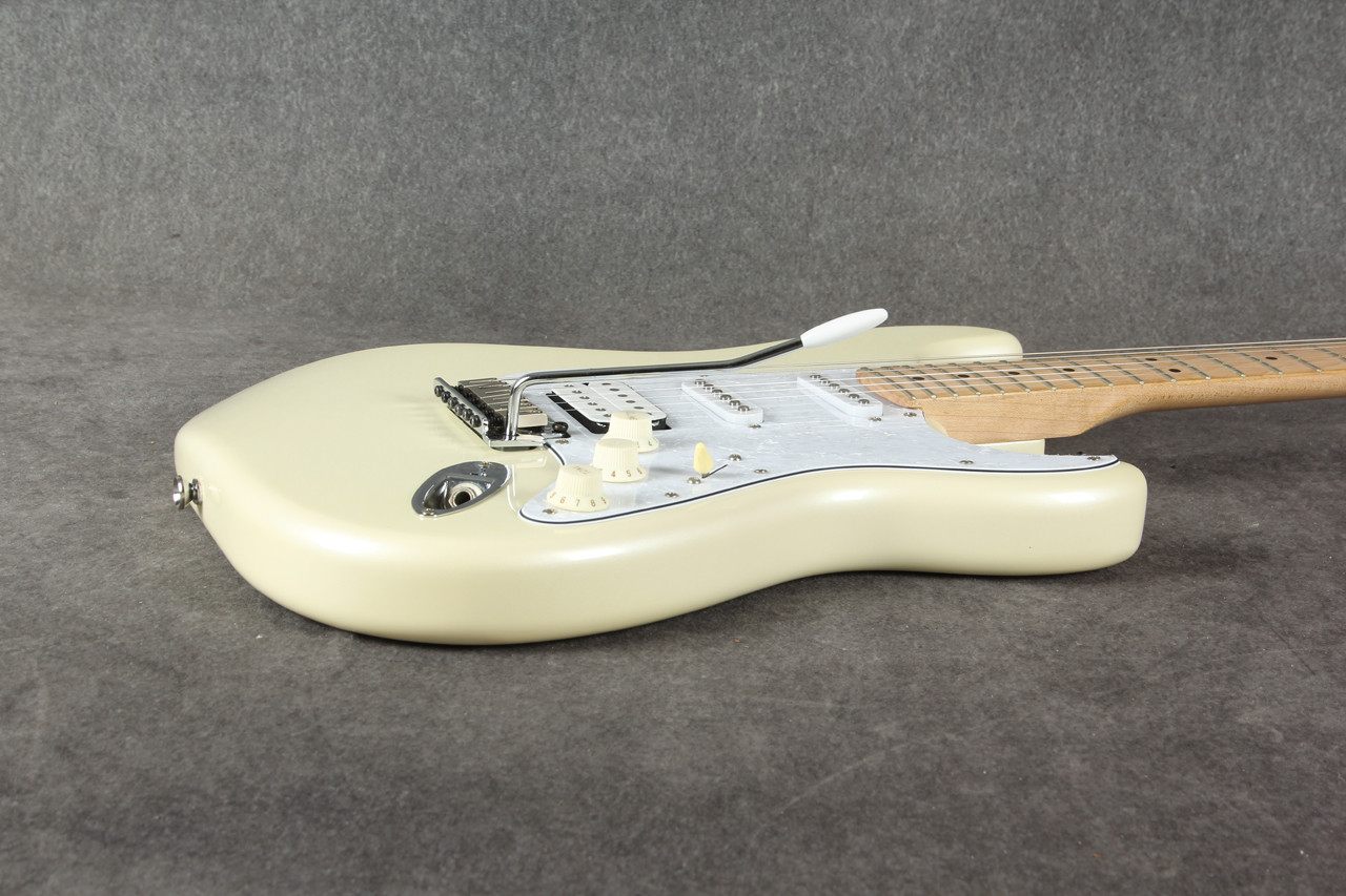 Squier Deluxe Stratocaster Pearl White 2nd Hand | Rich Tone Music