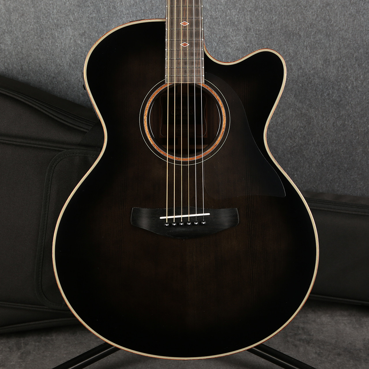 Yamaha CPX1200 II Electro Acoustic Translucent Black 2nd Hand