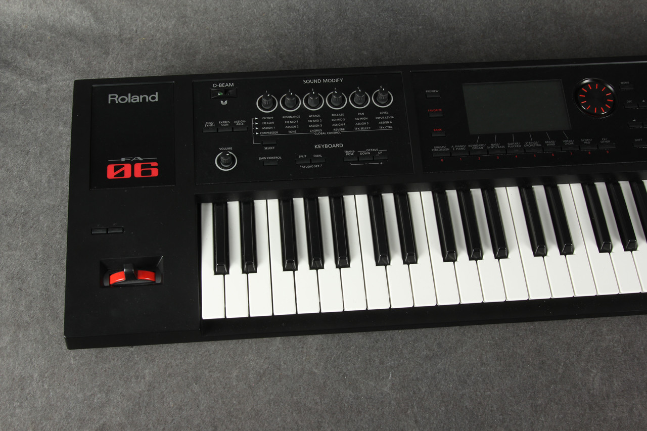 Dipsia Roland Roland FA06 Music Workstation 2nd Hand | Rich Tone Music