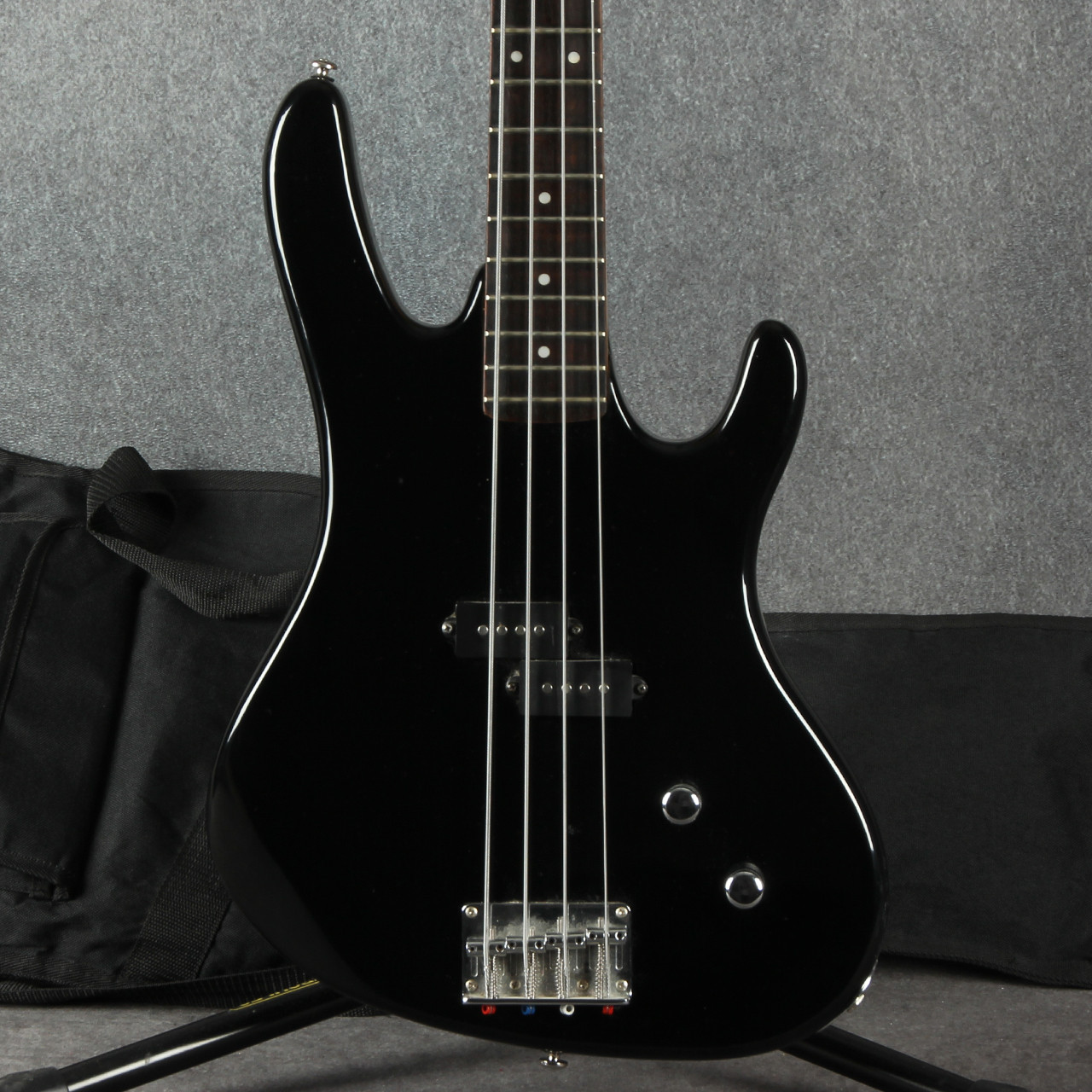 調整済み！ Washburn XB-100 プレシジョンベースタイプ！ Washburn XB100 Bass Guitar Black 2nd Hand | Rich Tone Music