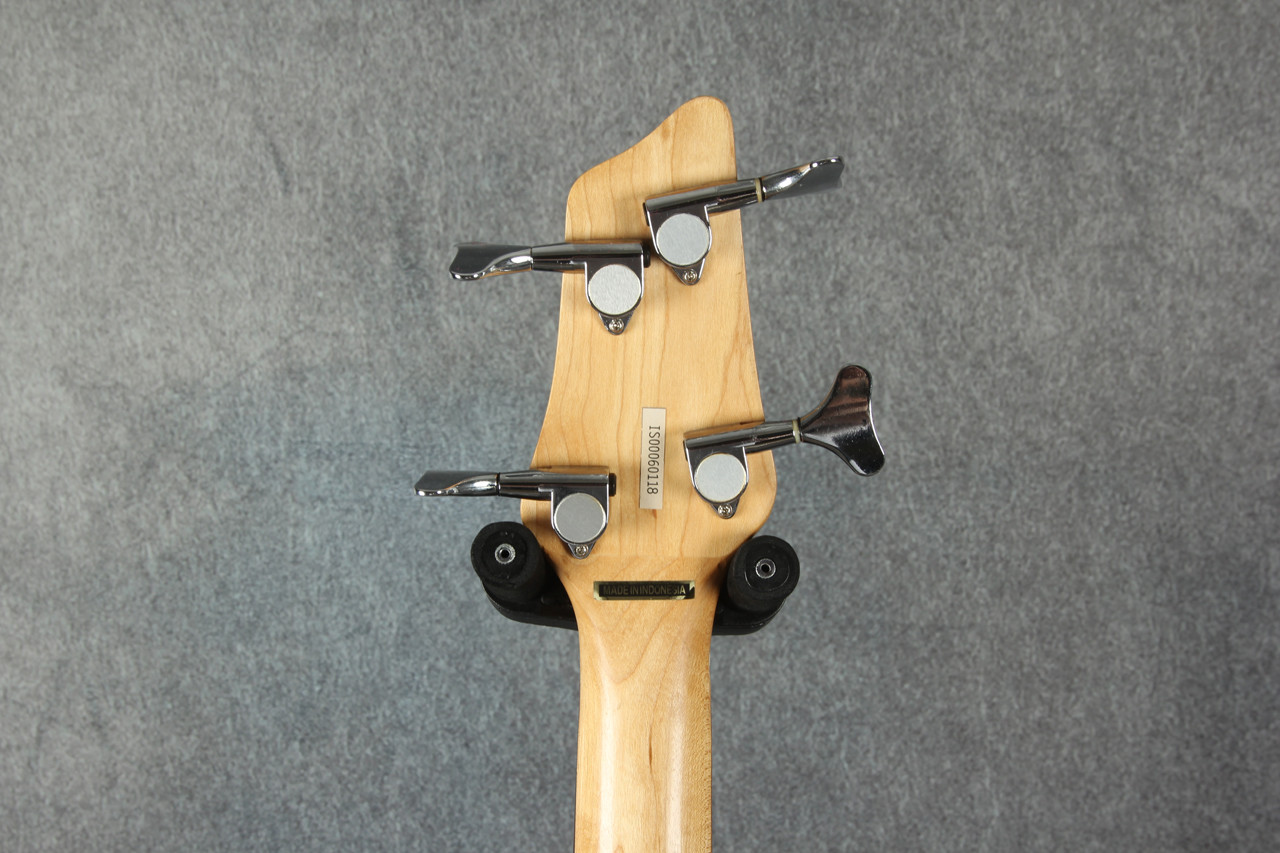 Washburn XB100 Bass Guitar Black 2nd Hand | Rich Tone Music